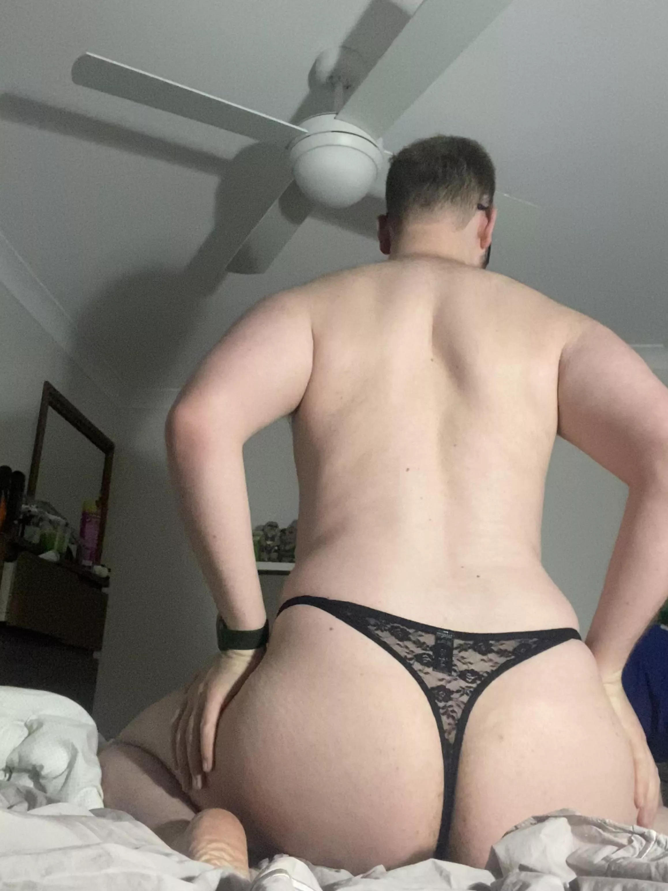 Love this little black thong 😍