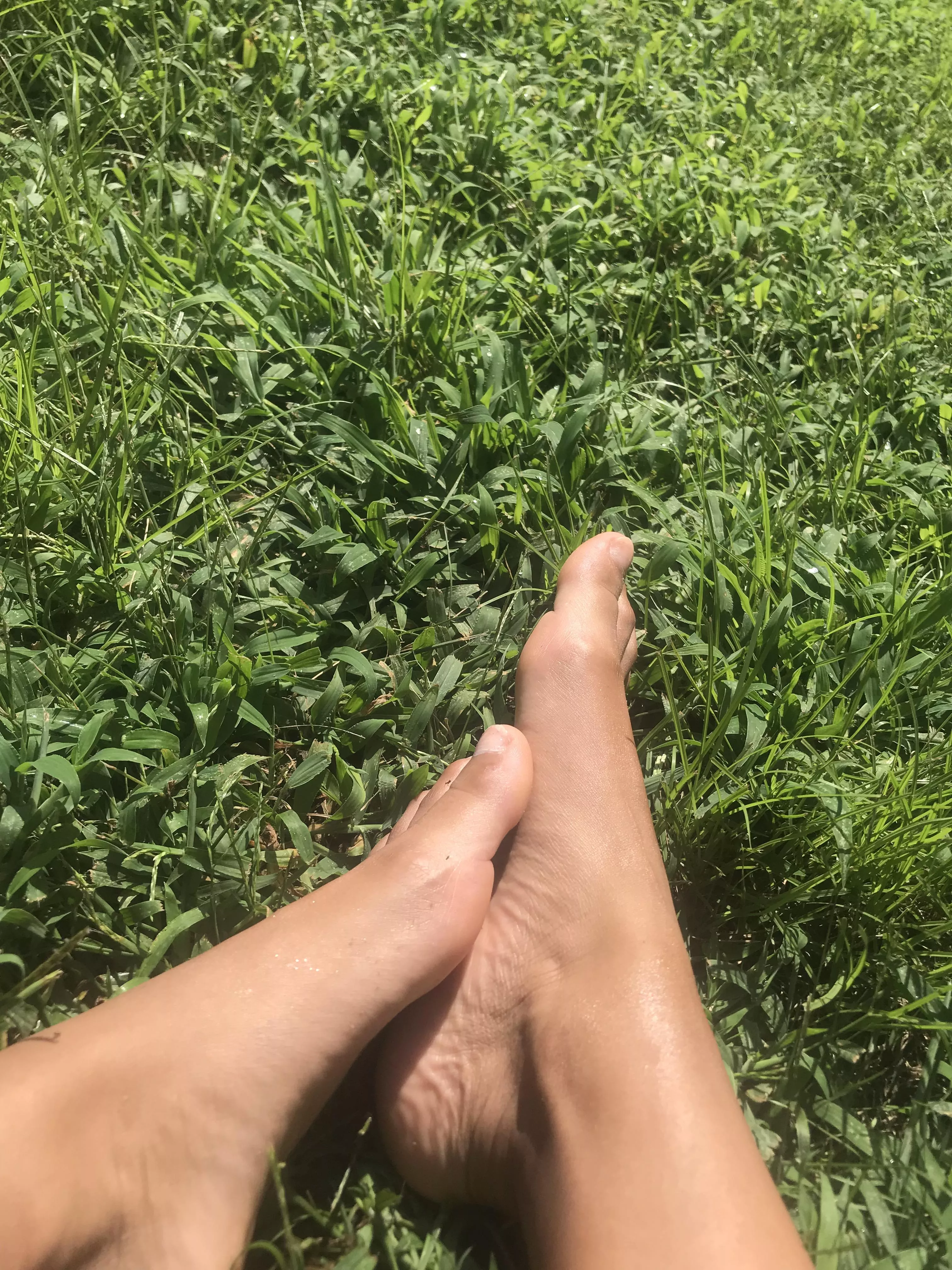 Loving the feel of nature #feetpics #NSFWFeet