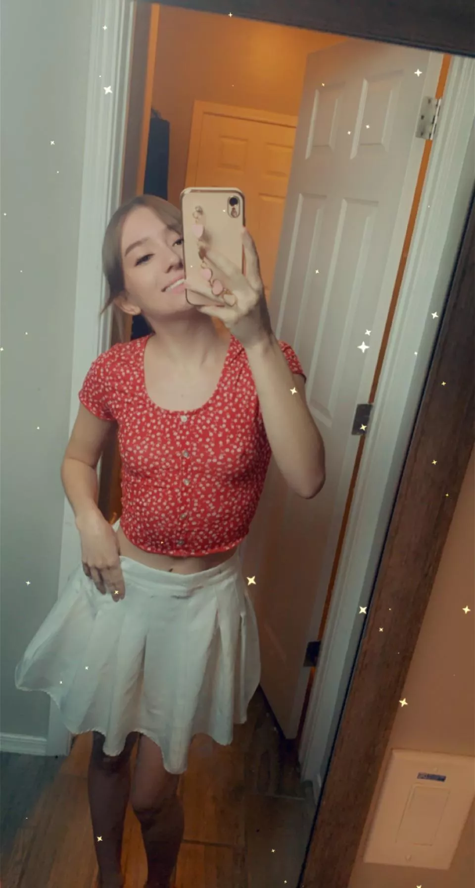 [lovingthat1] 18! Customs, sexting, body writing, more! I live verify? Also, do you like my skirt?