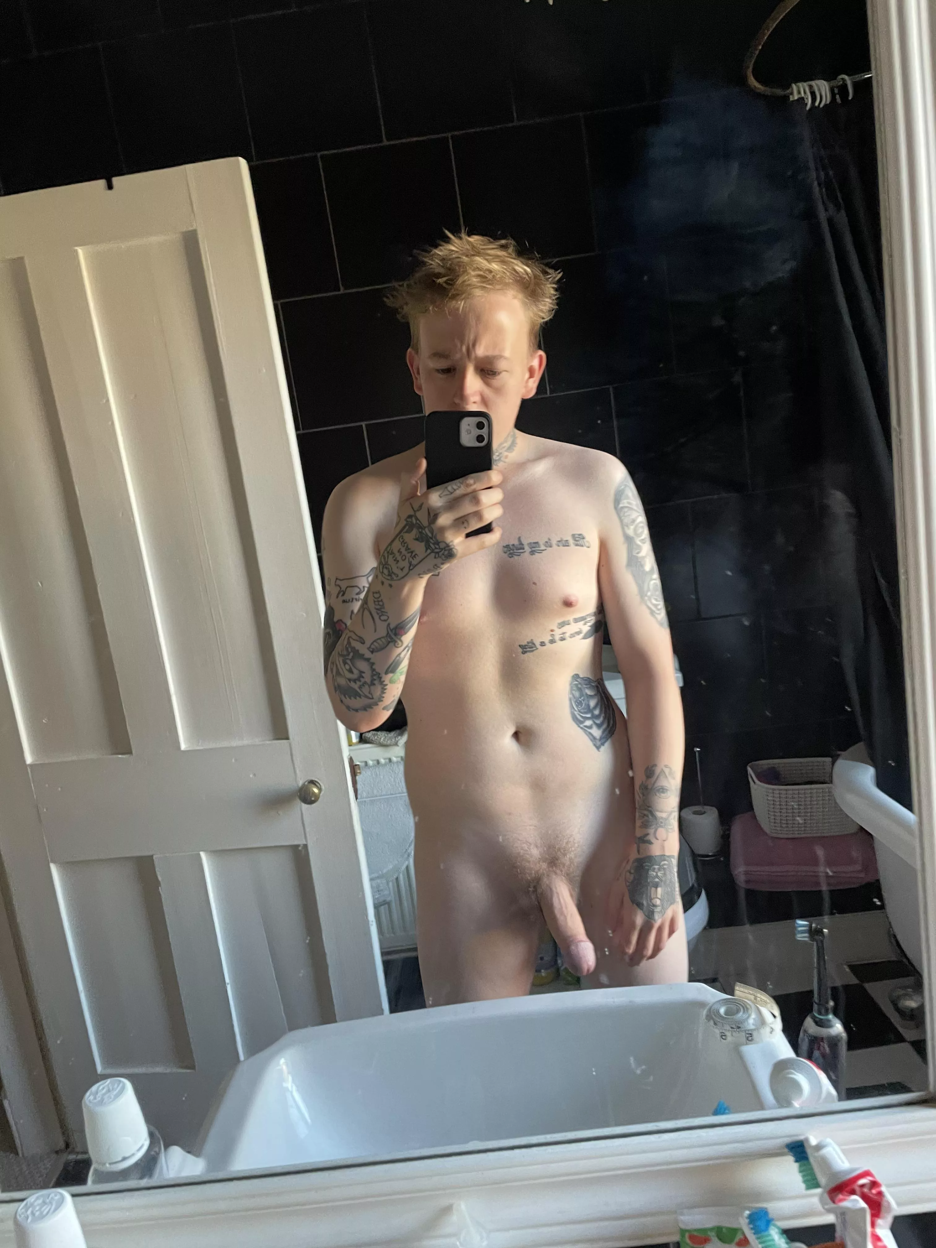 Low effort nude