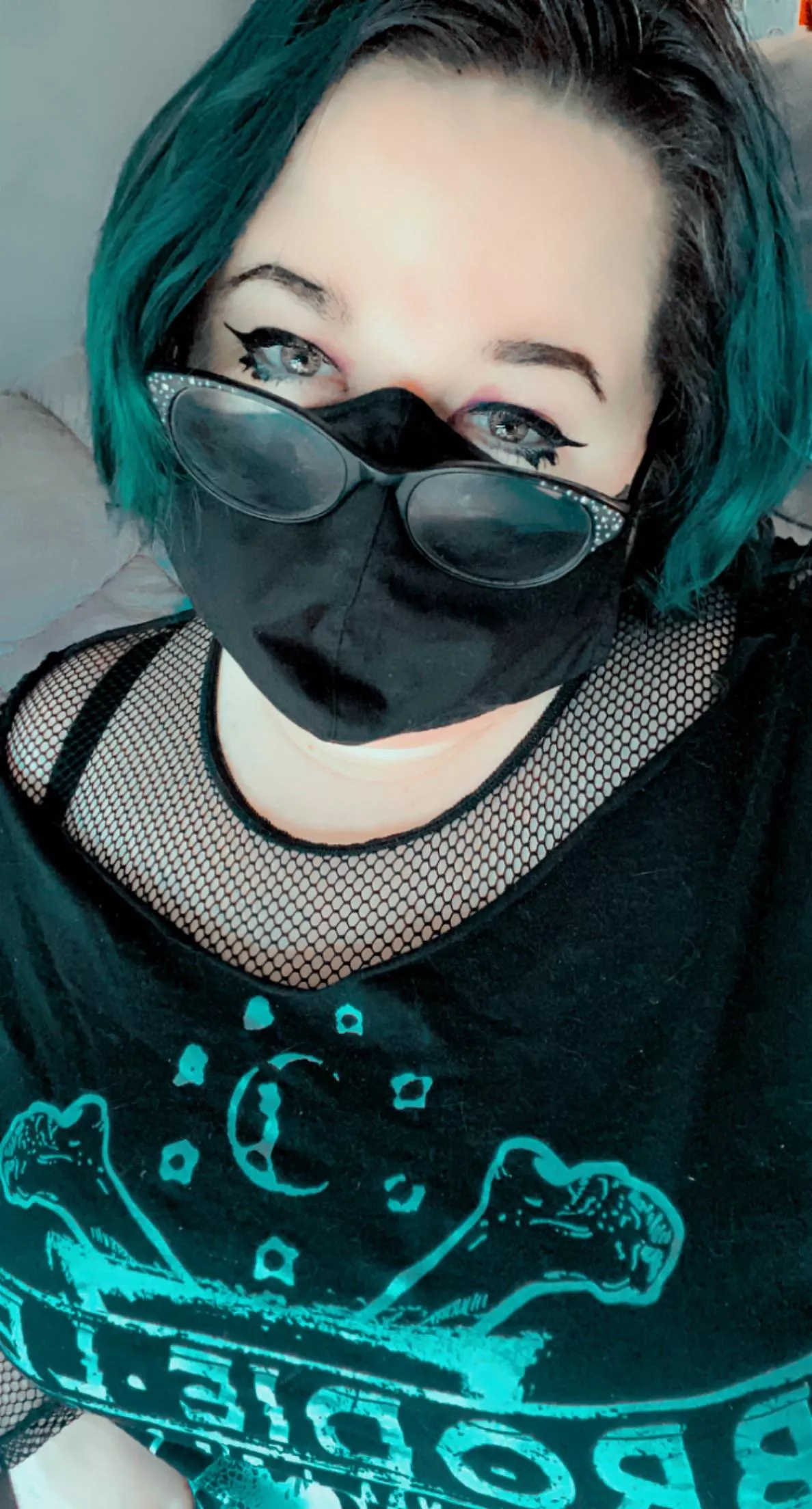 low key love a mask selfie ðŸ–¤