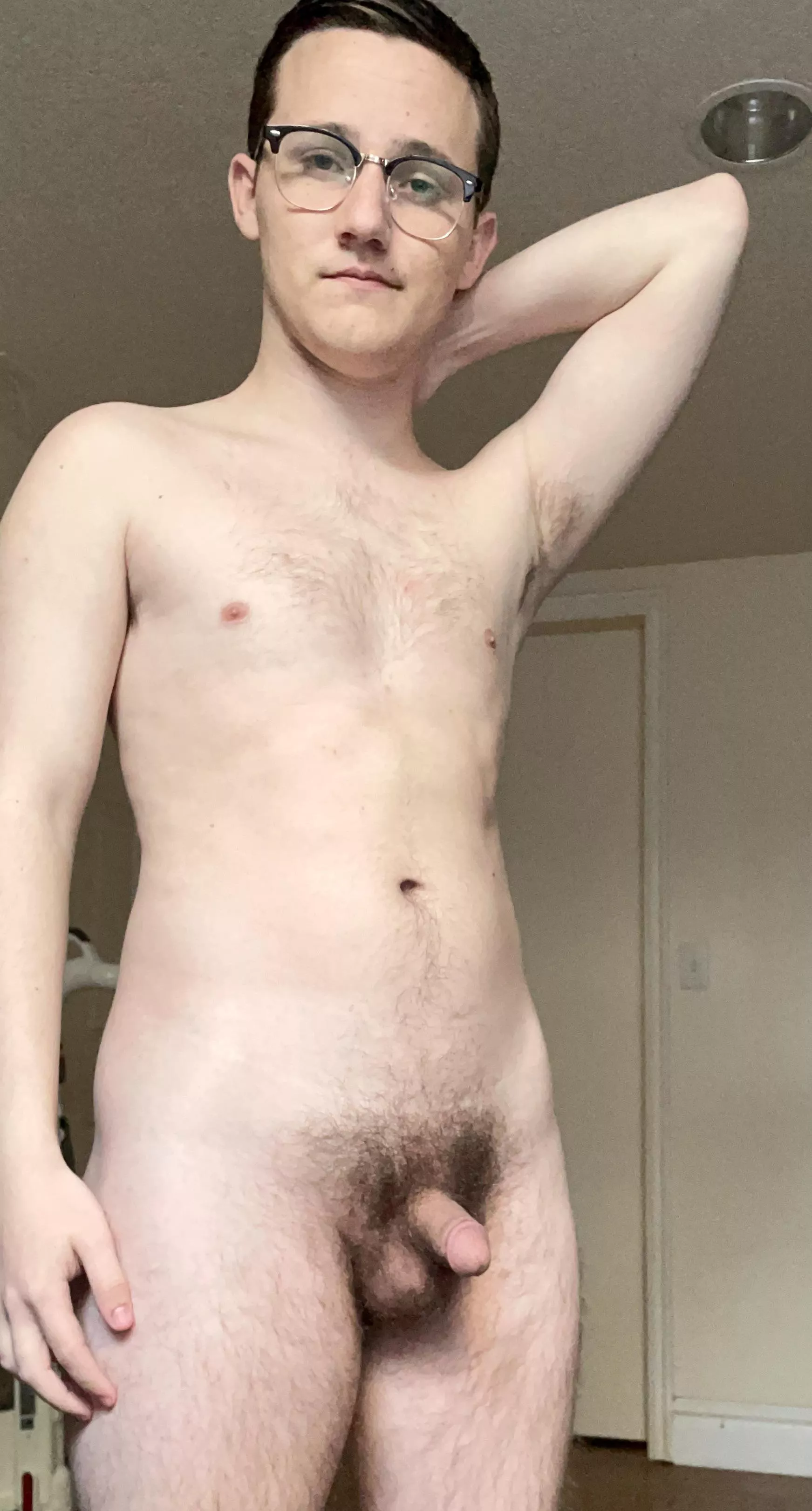 [M] 20 - 135lb. - 5â€™7â€ - Always been self conscious about my height