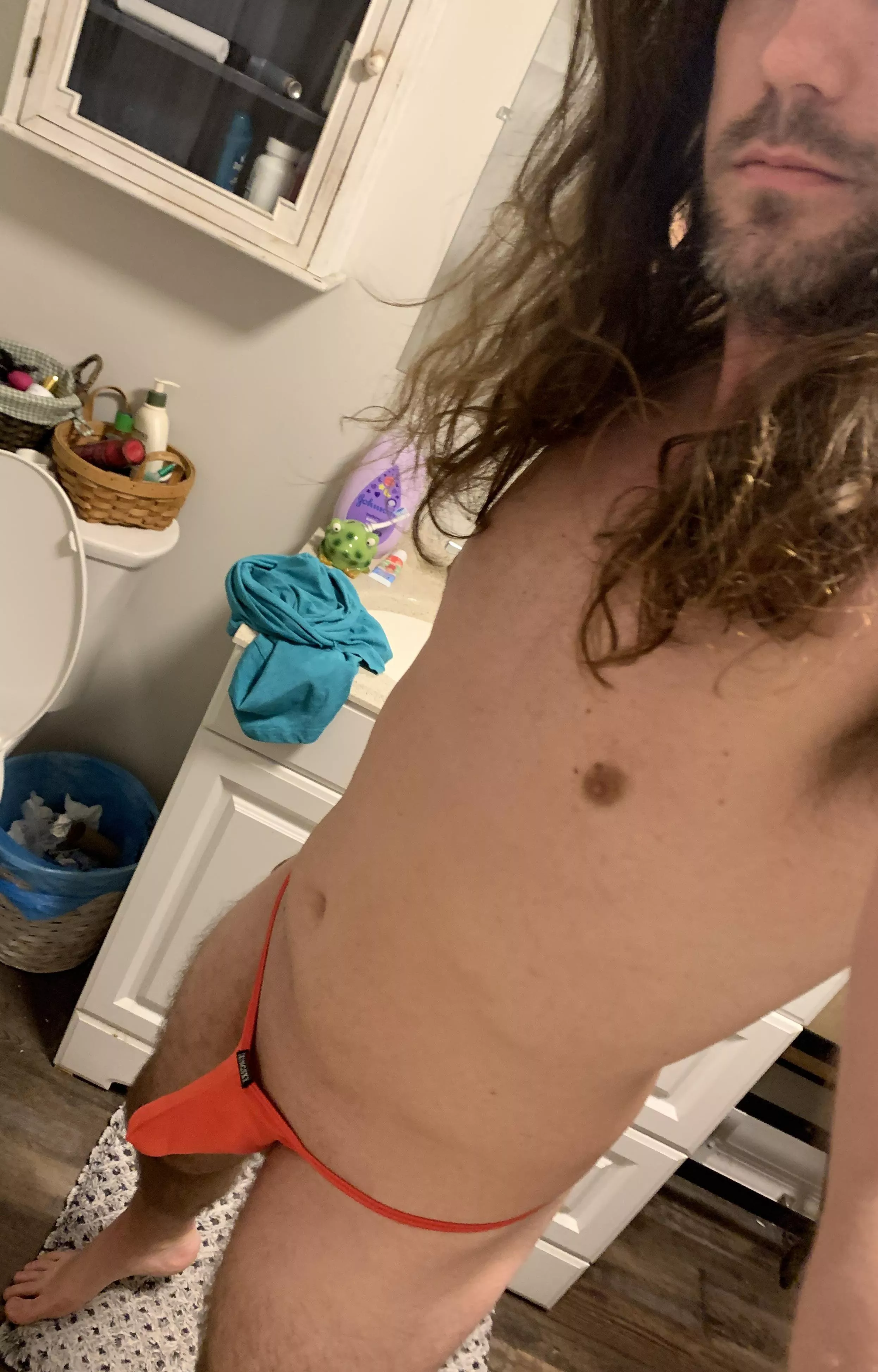 [m] Waking up and getting ready for the day but first lemme take a selfie