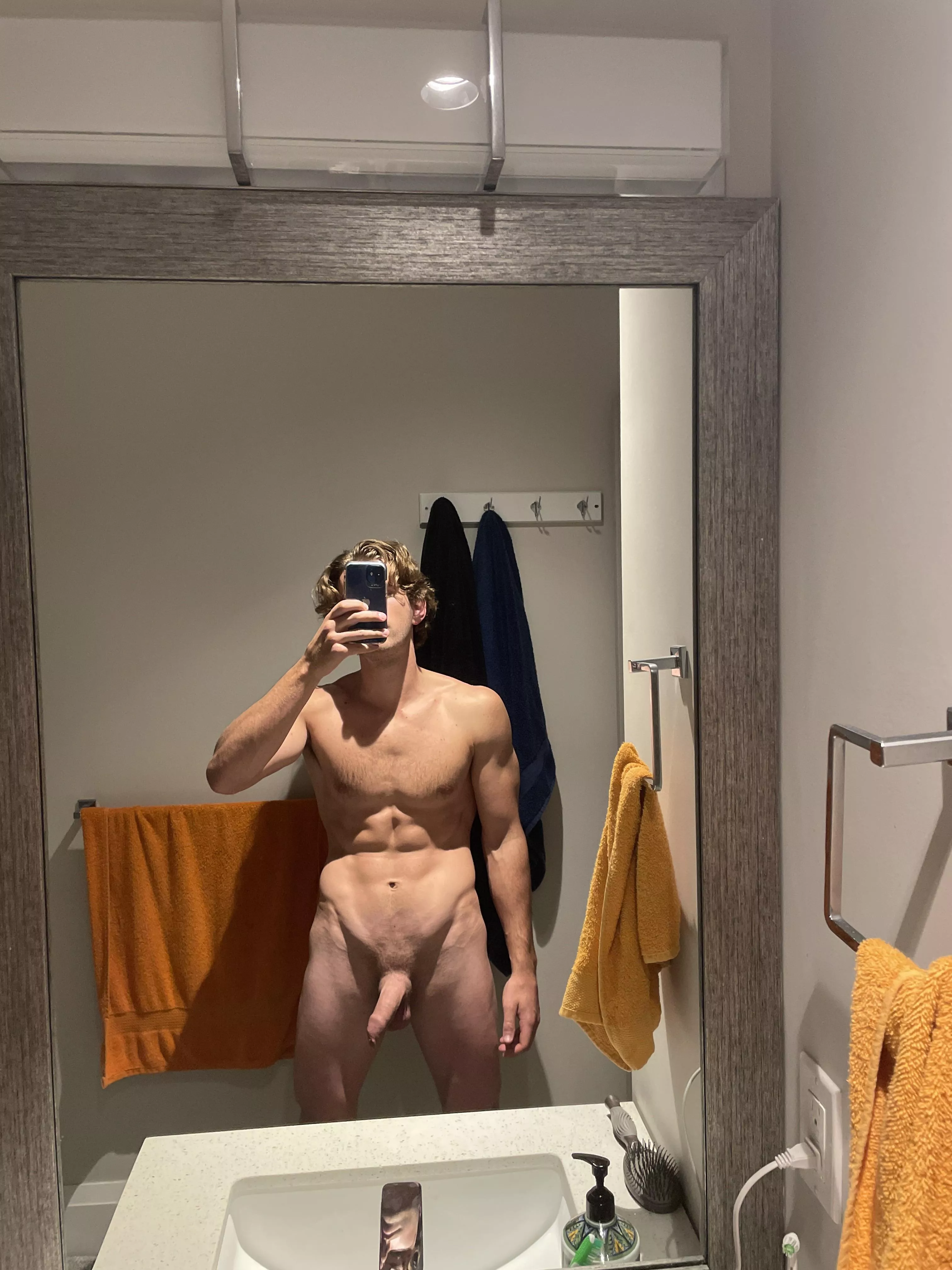 M19, Who’d join me in the shower? 😌