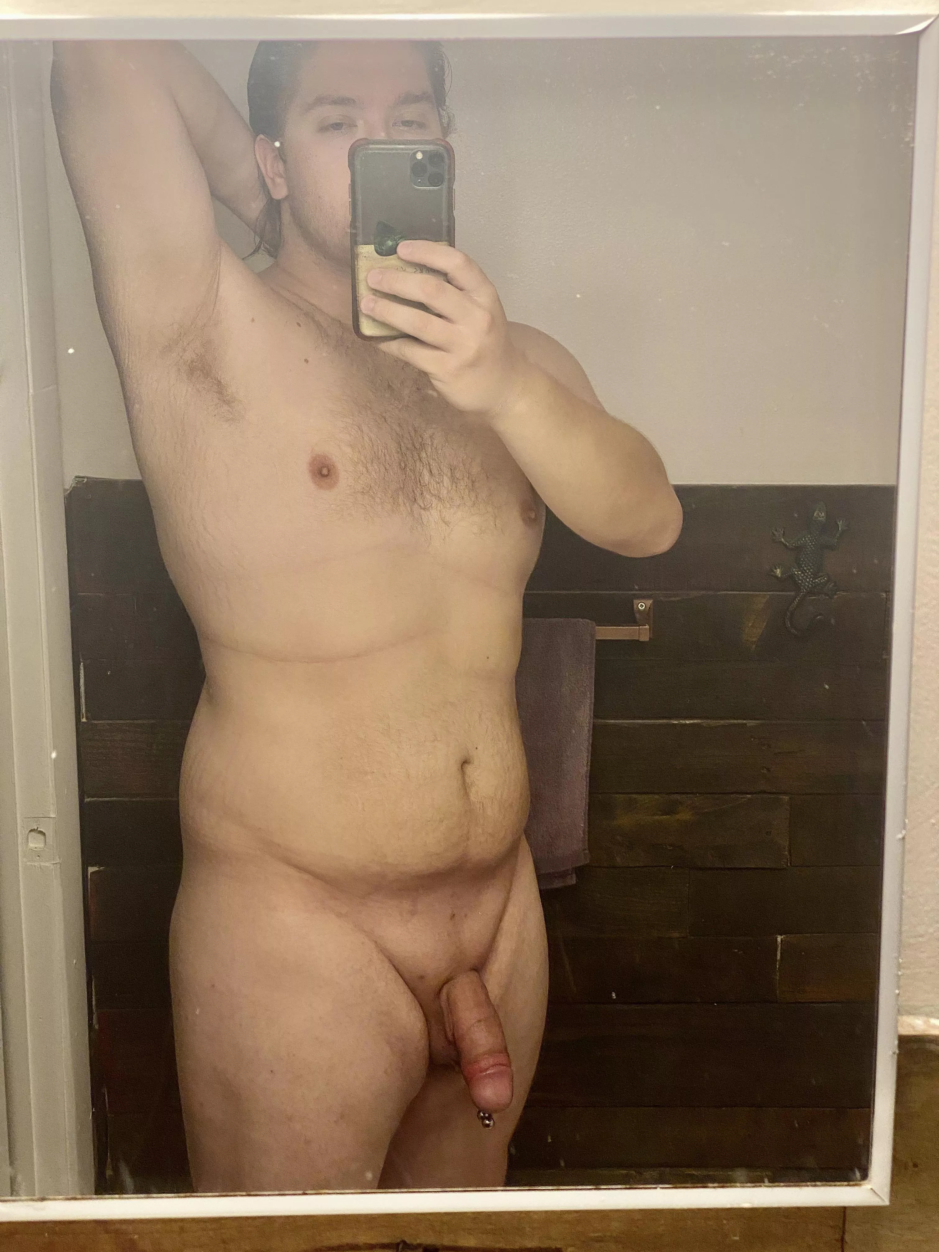 M25 6â€™1â€ 239 Post shower relaxed