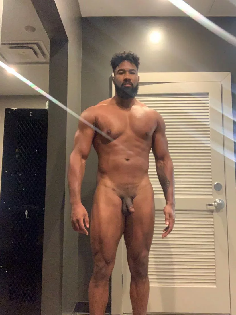 M30, 6â€™3â€ 235 lbs. Honest thoughts, critiques or questions?