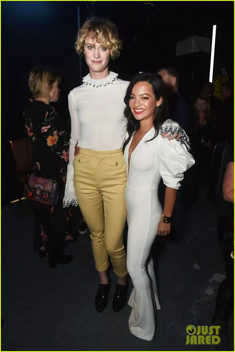 Mackenzie Davis and Natalia Reyes