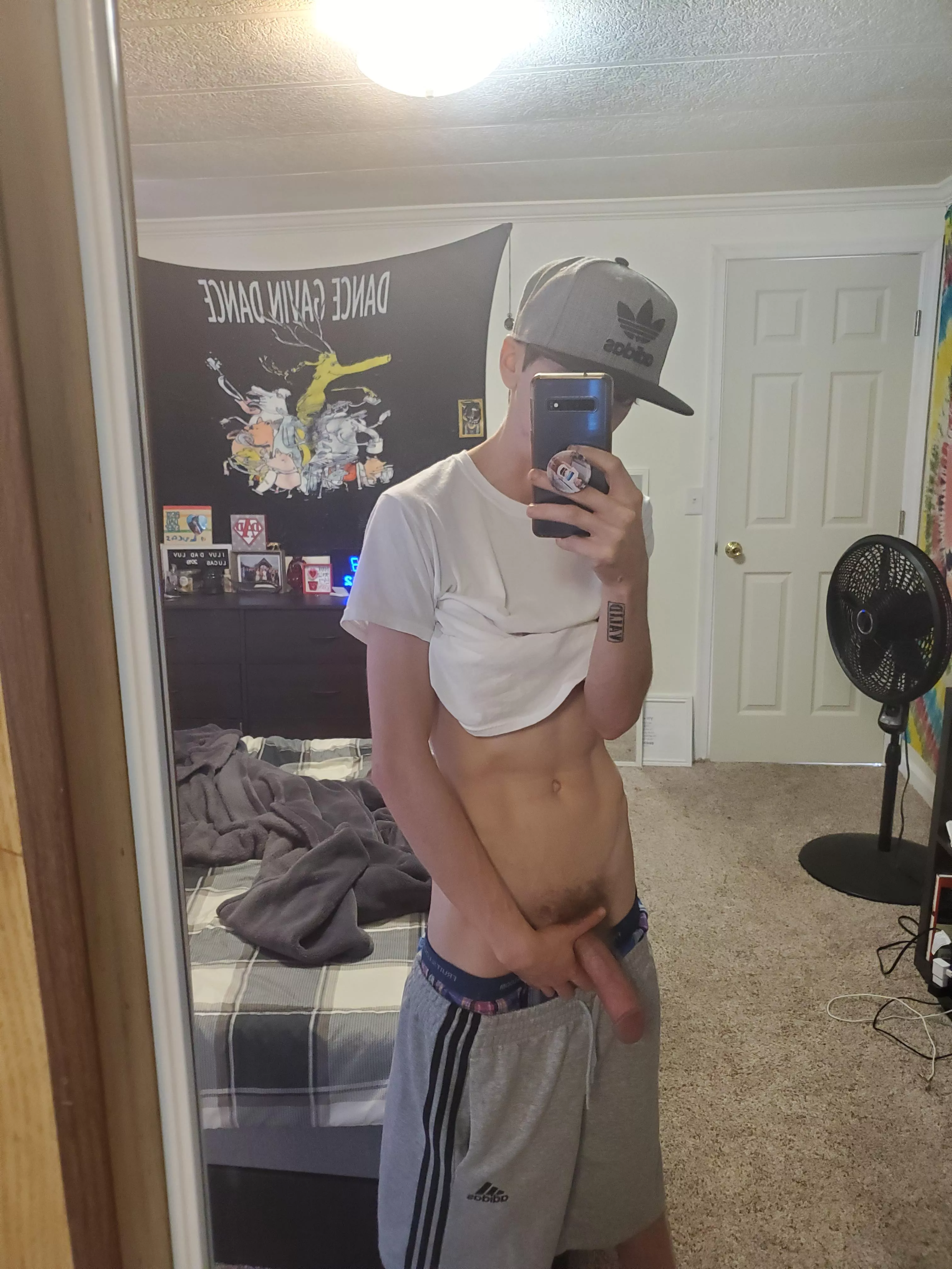 [Male 27 DE] Any couples looking for a nice guy who knows how to have fun hit my DMs.