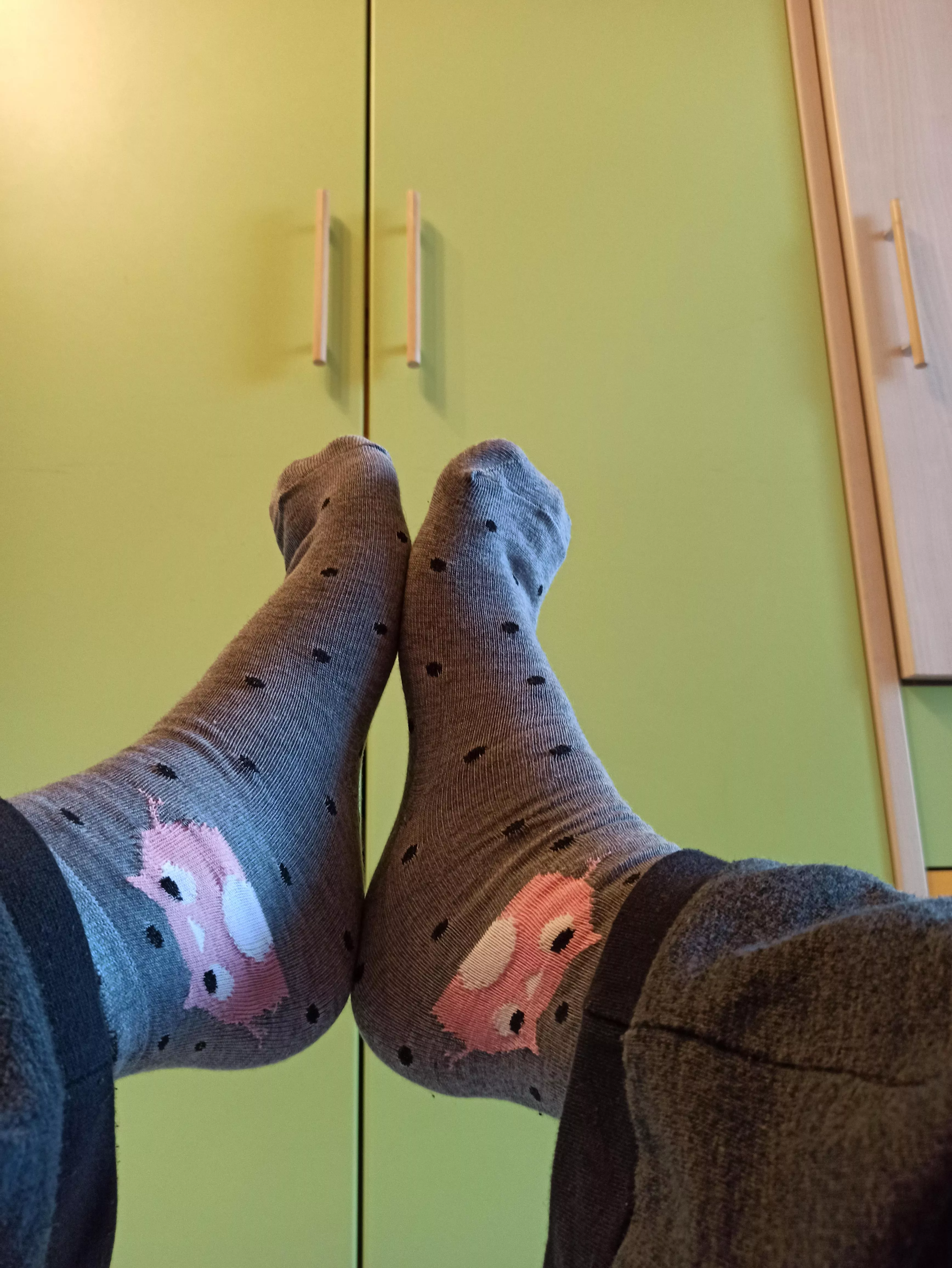 [male]I'm new here, d-do you like my new socks? 🥺💖