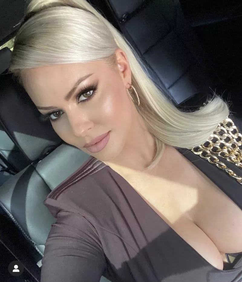 Maryse ðŸ¤¤ðŸ¤¤