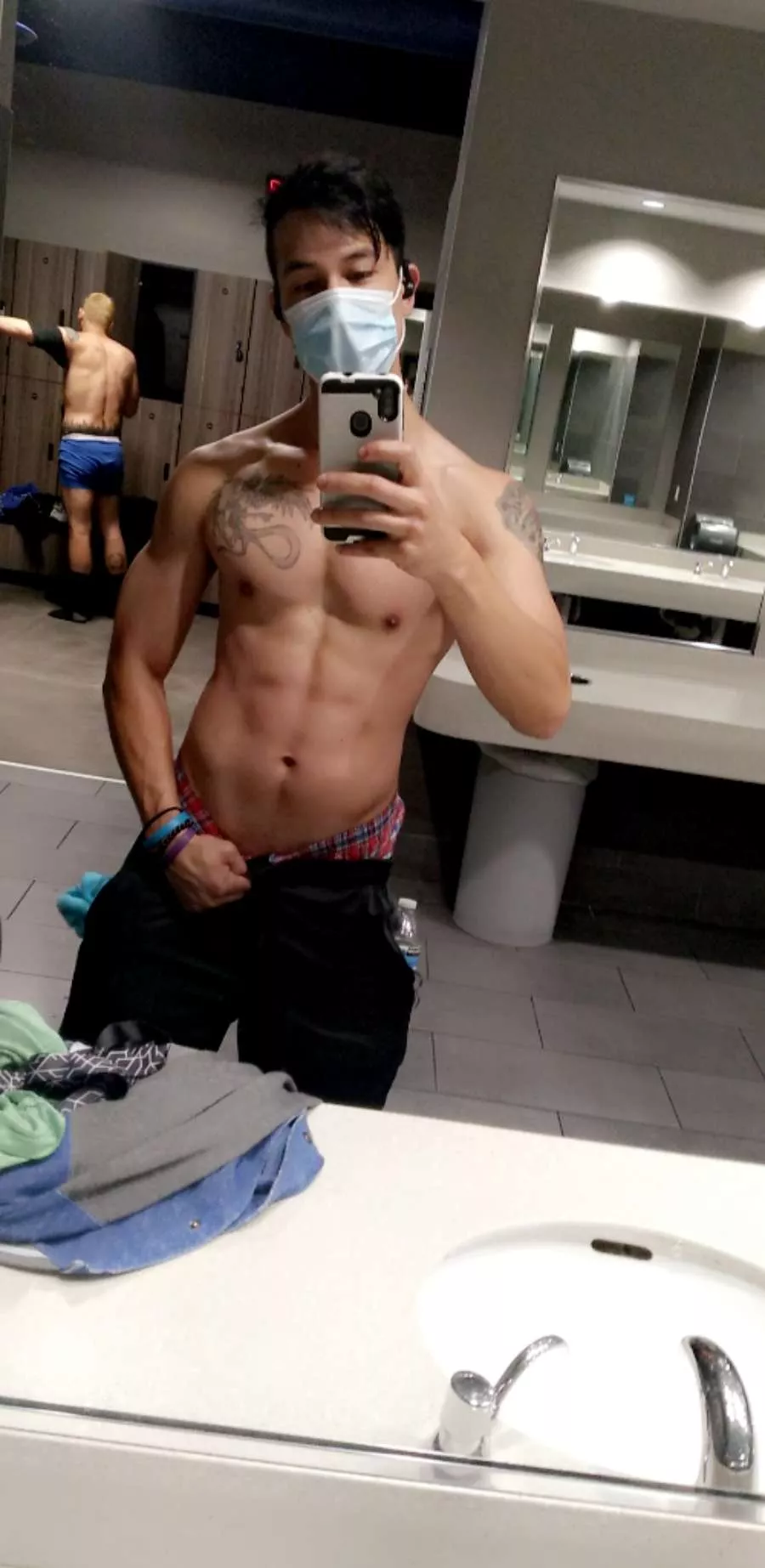 (M)ask in Vegas 😁 also booty behind me