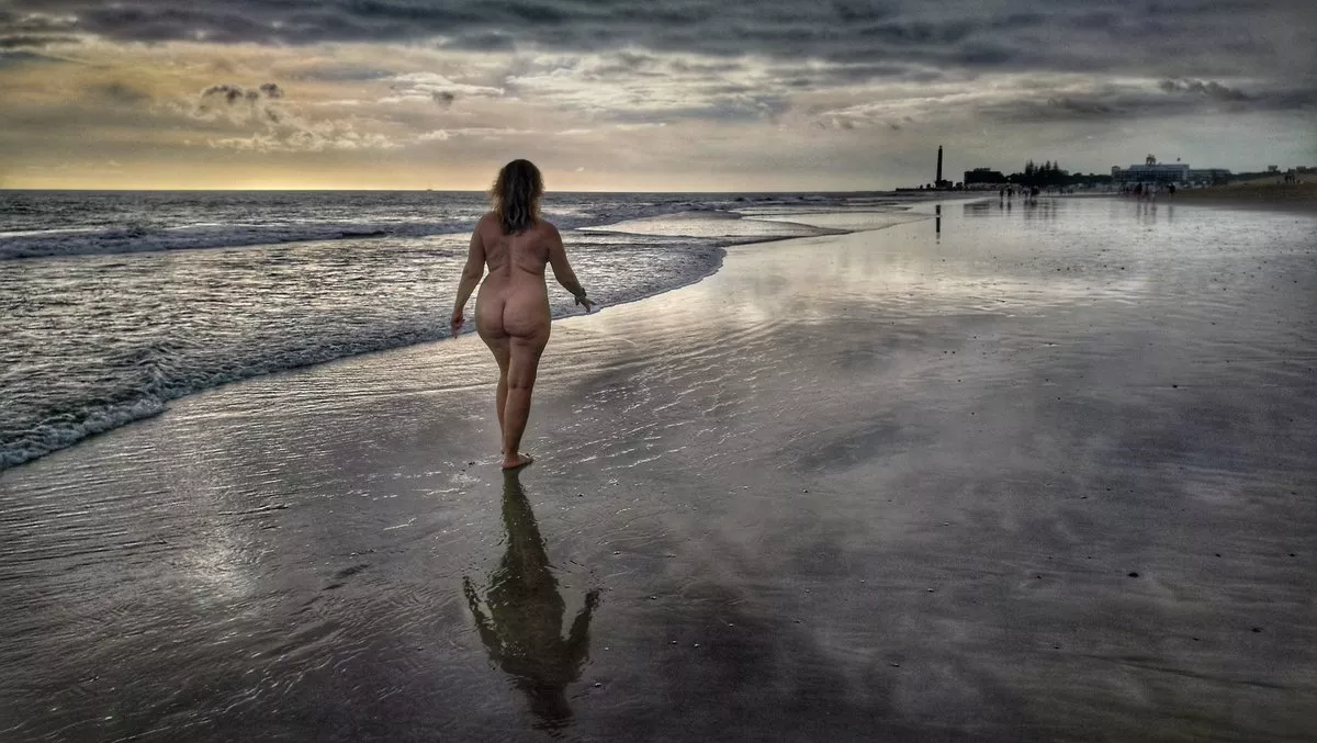 Maspalomas beach in Gran Canaria (@NudistTravel on Twitter)