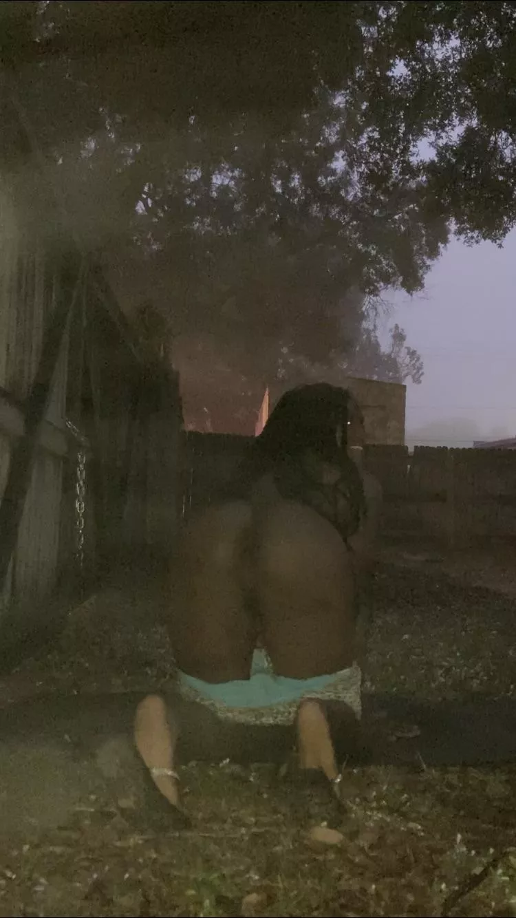 Meet me in my backyard for a morning fuck!