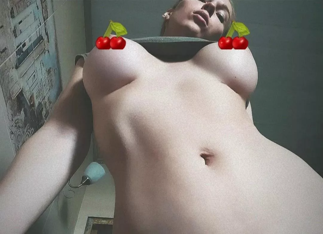 Meow🥰🍒 like this boobs?