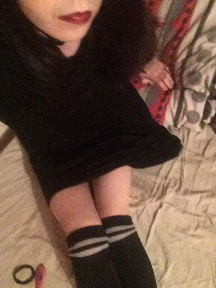 Meow. Would you date a gothic sissy? X