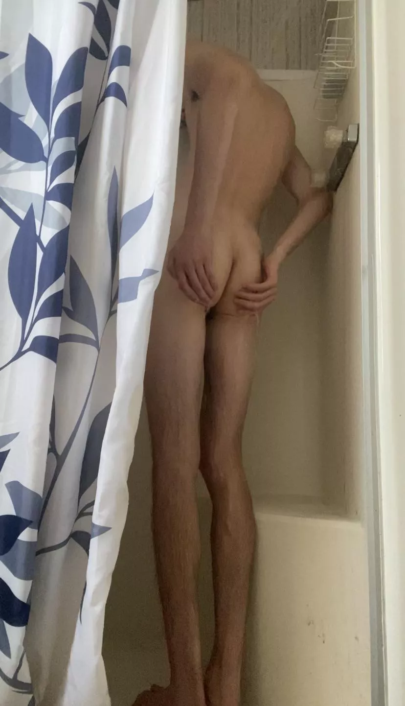 Message me if you like tall skinny twinks ðŸ˜œ