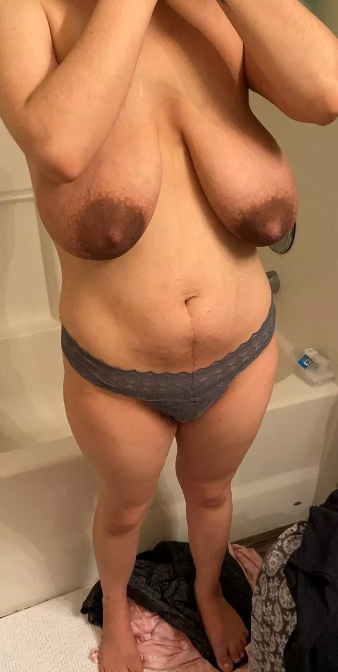 Mexican milf with heavy mommy milkers here!