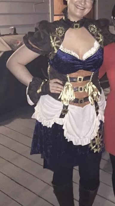 Mf 35/40 Who wants to fuck her in her Halloween costume? Even better if you have a bud to bring along too. Mid Atlantic east coast region