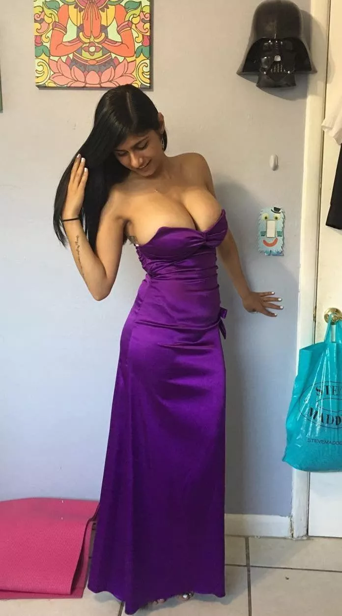 Mia Khalifaâ€™s tits spilling out of this dress has my cock so fucking hard