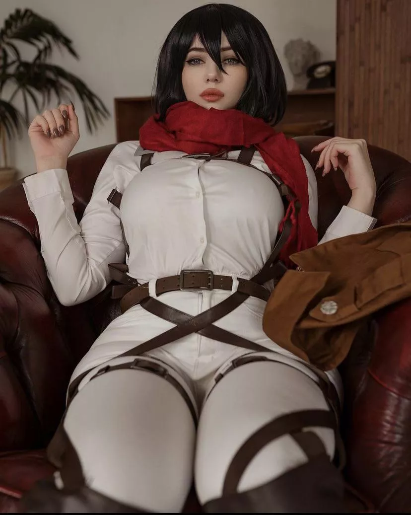 Mikasa cosplay (aot)