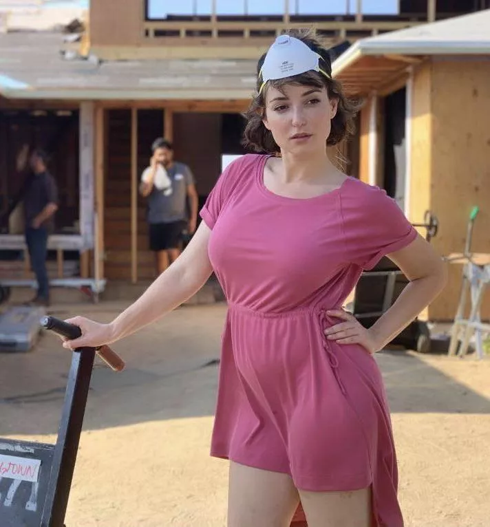 Milana Vayntrub is a whole lotta woman