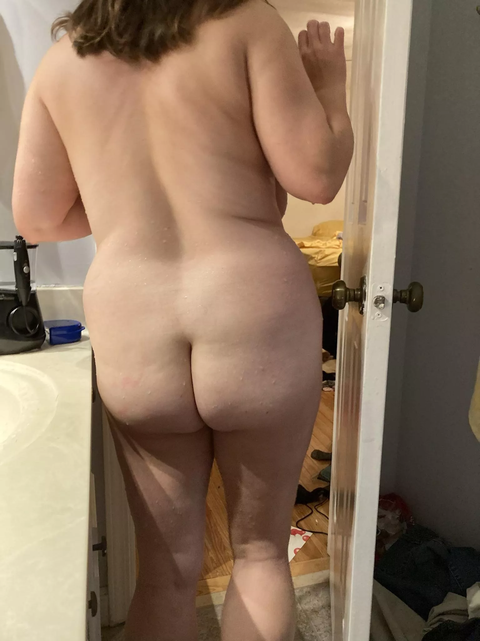 MILF Booty Fresh Out Of A HOT Shower!