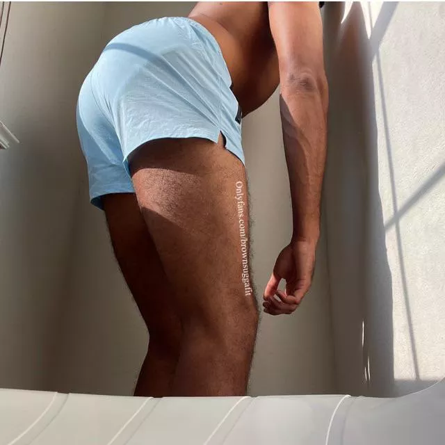 Mmmm pull down my shorts while bend over