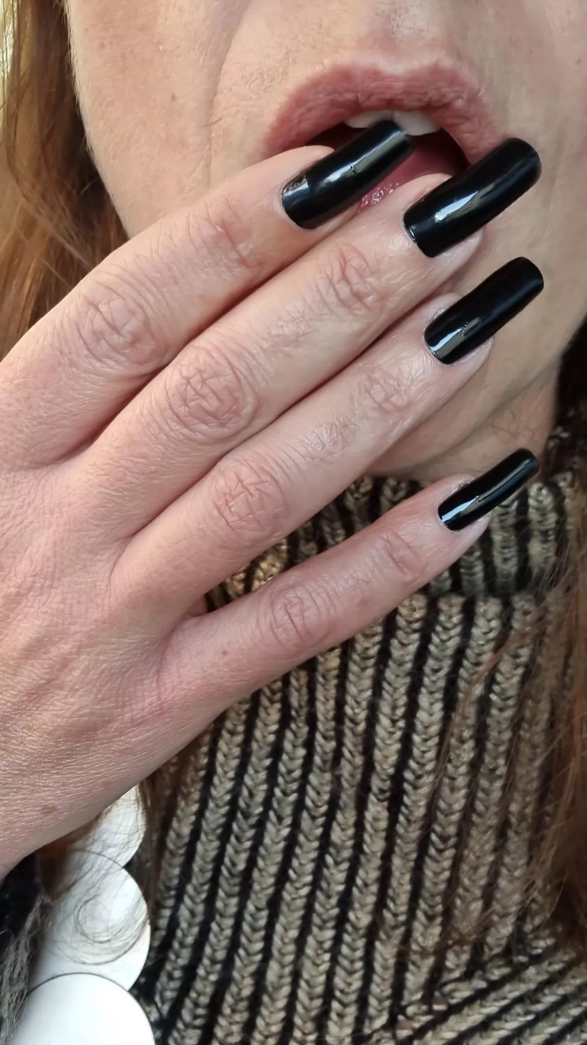 mmmmm i like to lick cum under my nailsðŸ’…ðŸ–¤