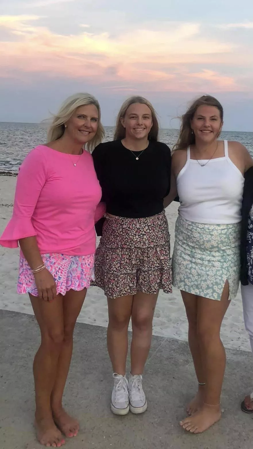 Mom and daughters on the beach! ðŸ’–ðŸ–¤ðŸ¤