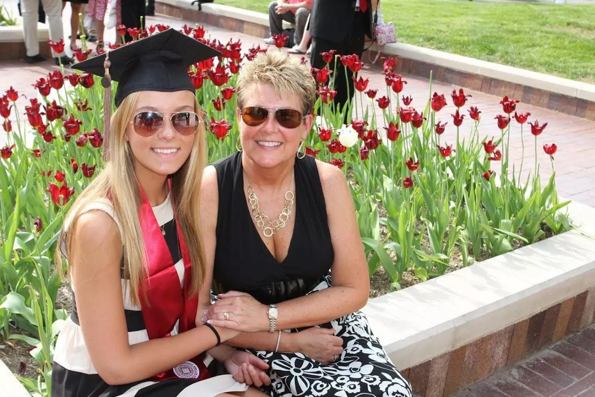 Mom showed up daughter on graduation day