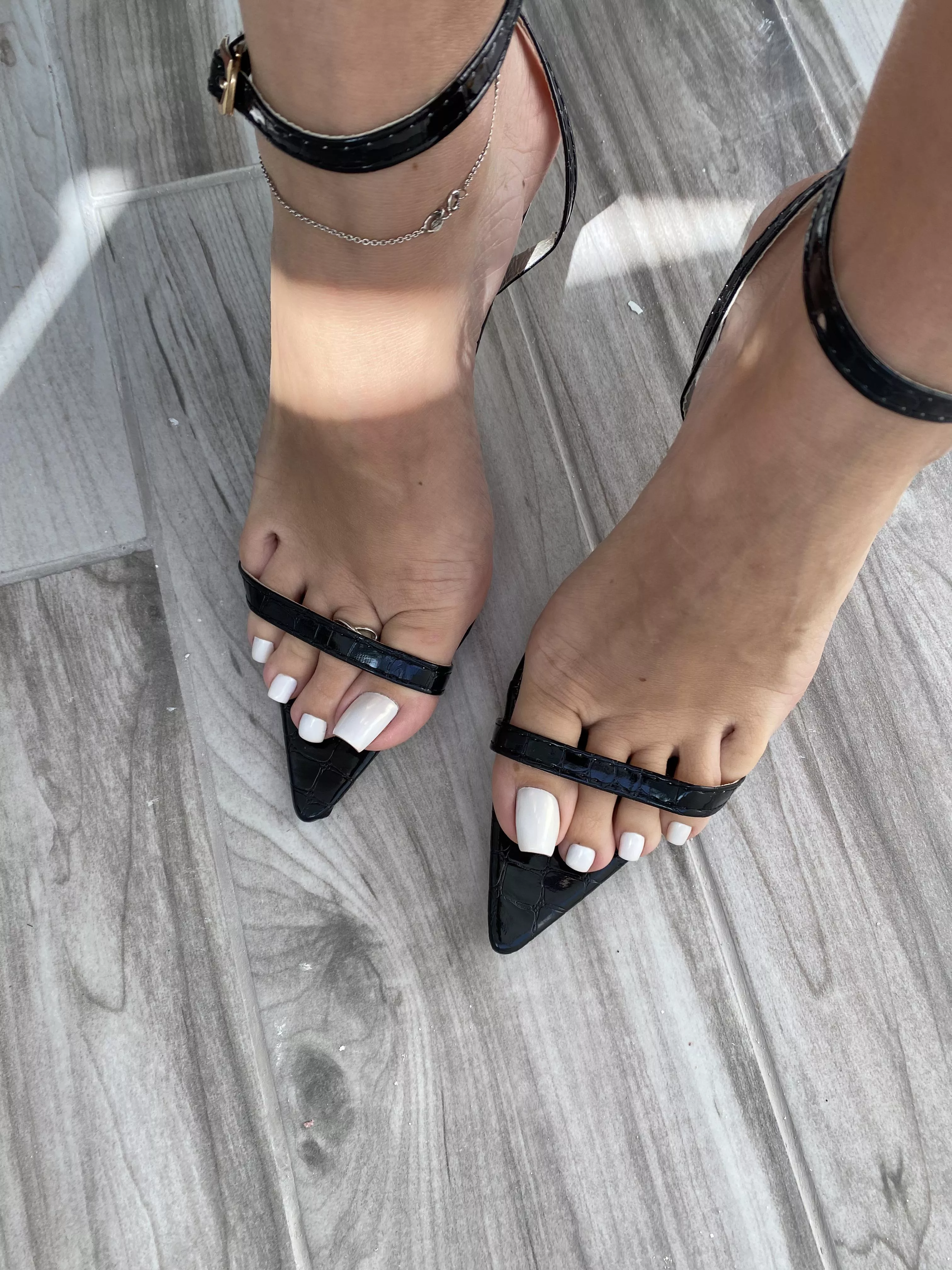 More beautiful heels 🤍🖤🥰