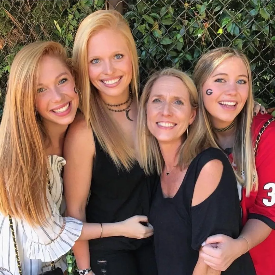 Mother or daughters?