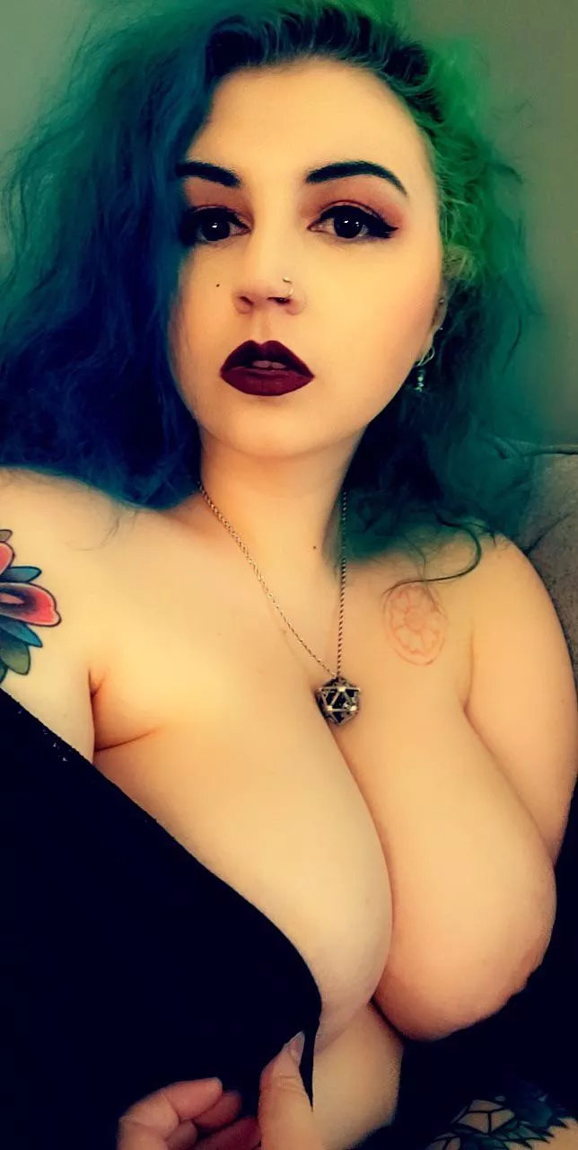 Multiple posts every day ðŸ’‹ Custom content available ðŸ‘ Smoking hot sexting ðŸ’¦ Let me be your new favorite girl ðŸ˜˜ I can be daddyâ€™s girl, domme mommy, your spoiled princess, and your filthy slut ðŸ¥µ 30% off for a limited time ðŸ’¸ Link in the 