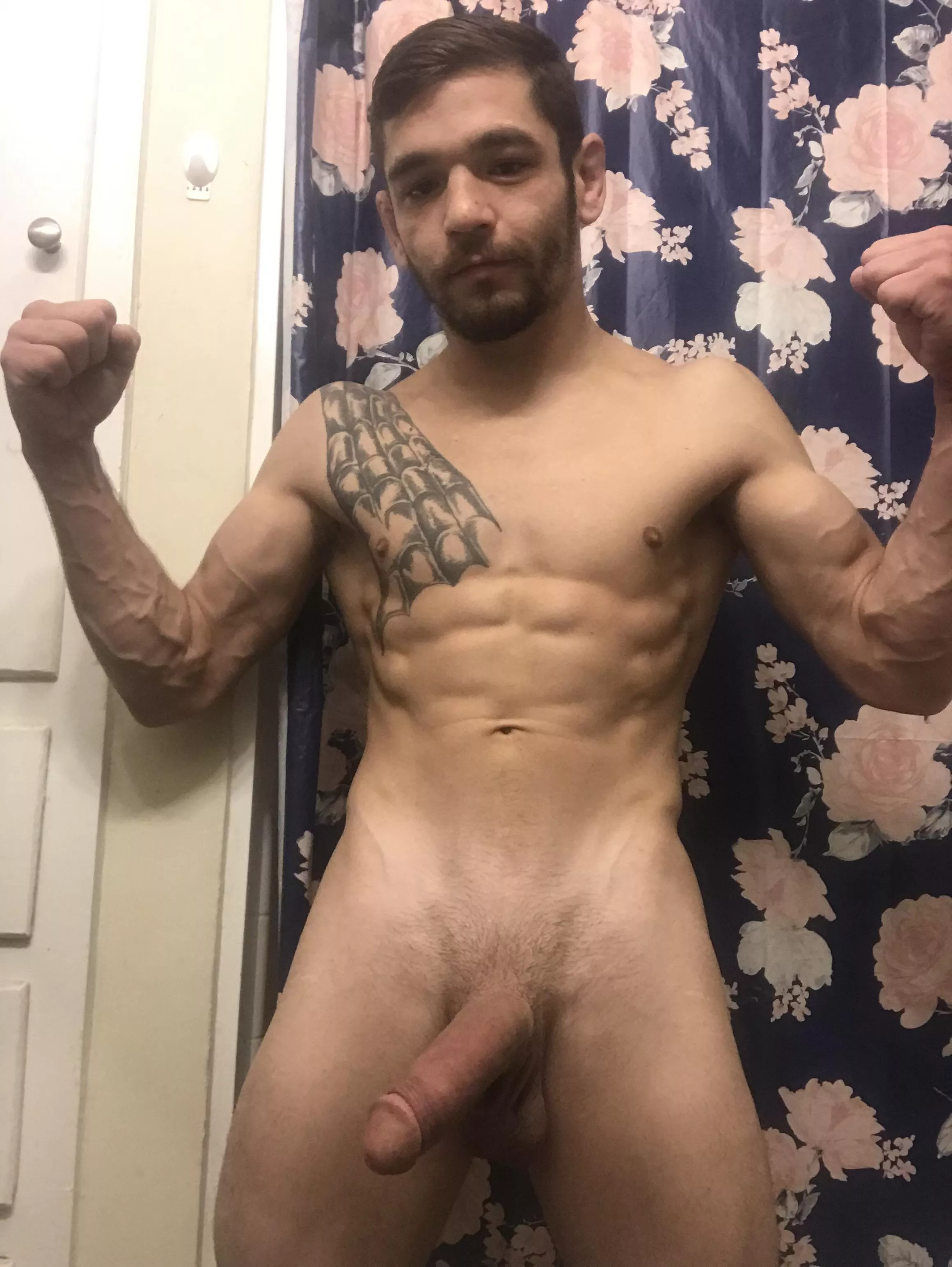 Muscles and a Big Dick ðŸ˜ ðŸ’ªðŸ¼ðŸ†