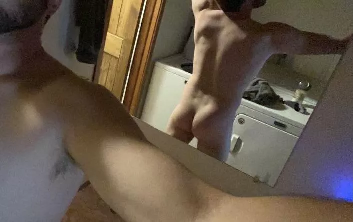 Muscles and tight ass 🍑 (31m)