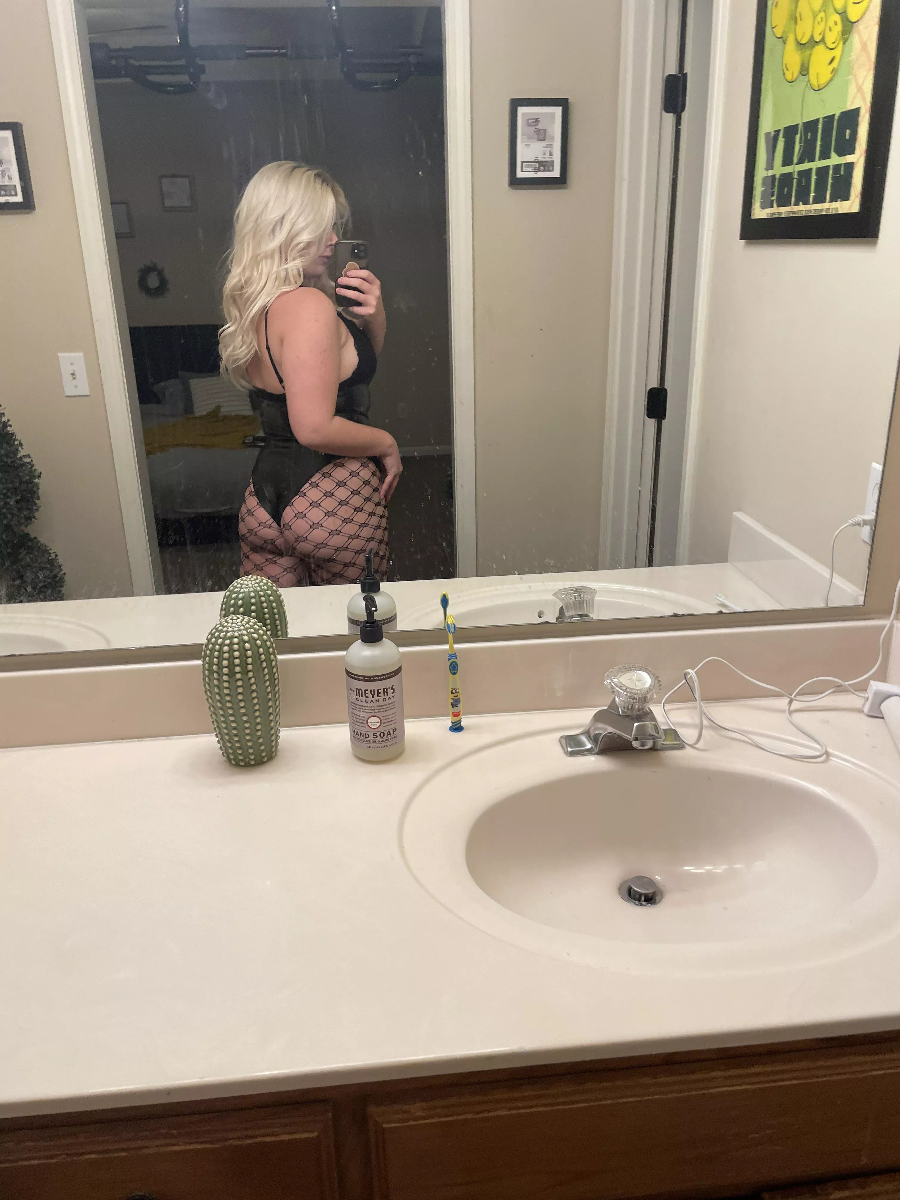 my ass always looks better in fishnets