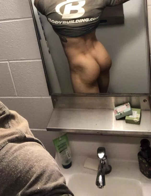 [M]y booty gains 🤷🏽‍♂️