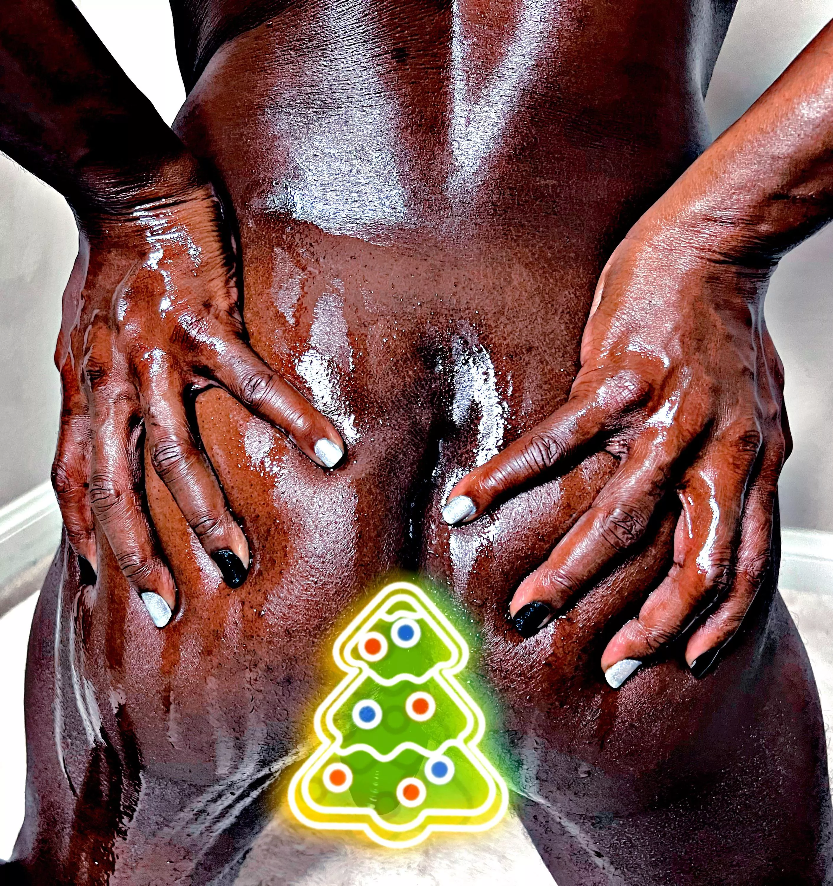 My Christmas cakes got too oily! Whoâ€™s gonna give me a hand?