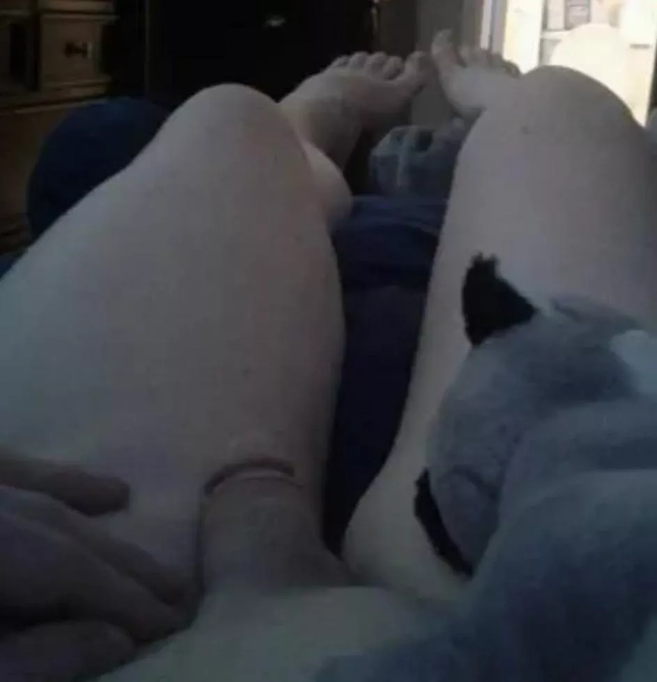 My clitty & feet (: