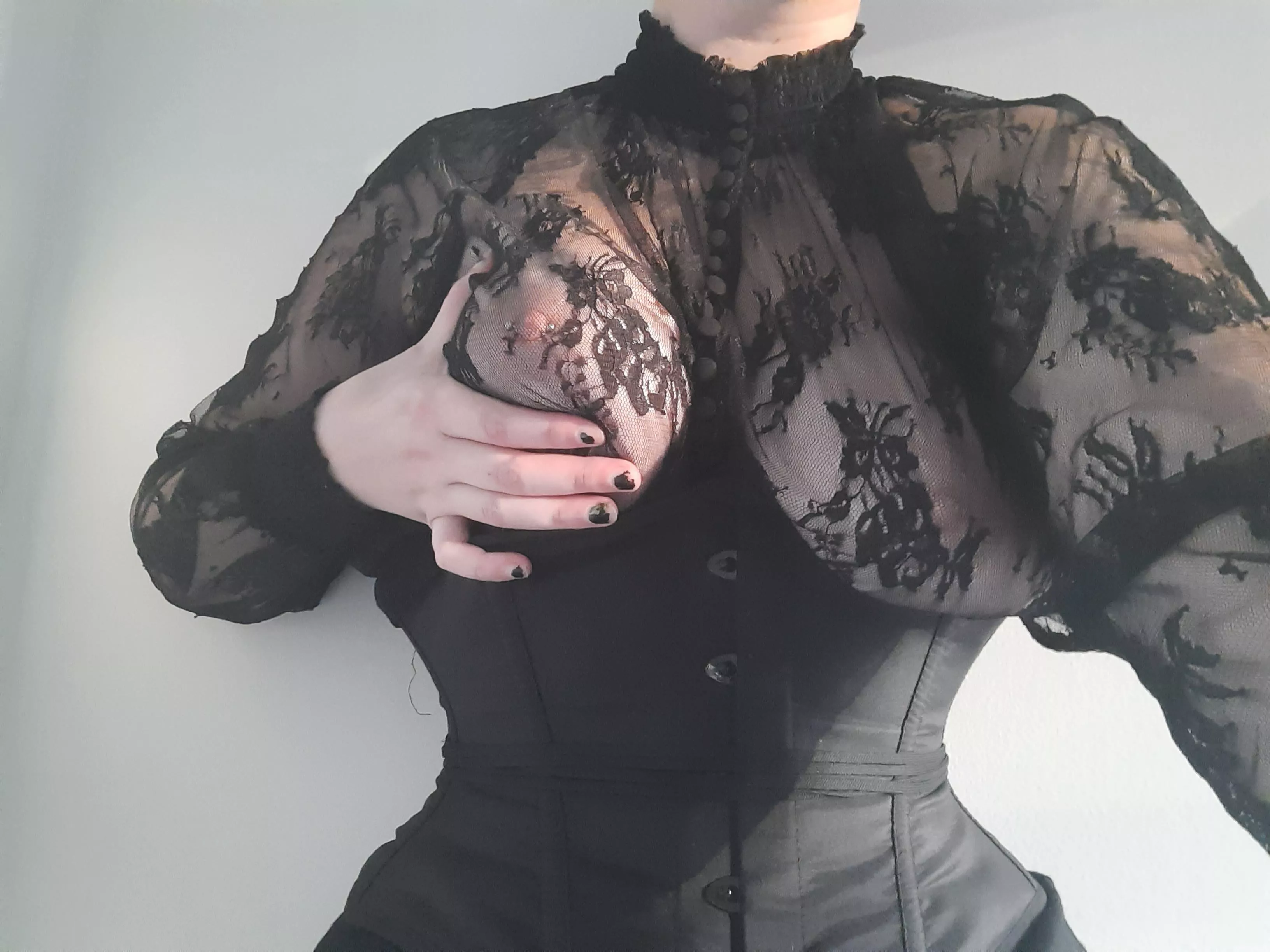 My corset came in today 🥰🥰