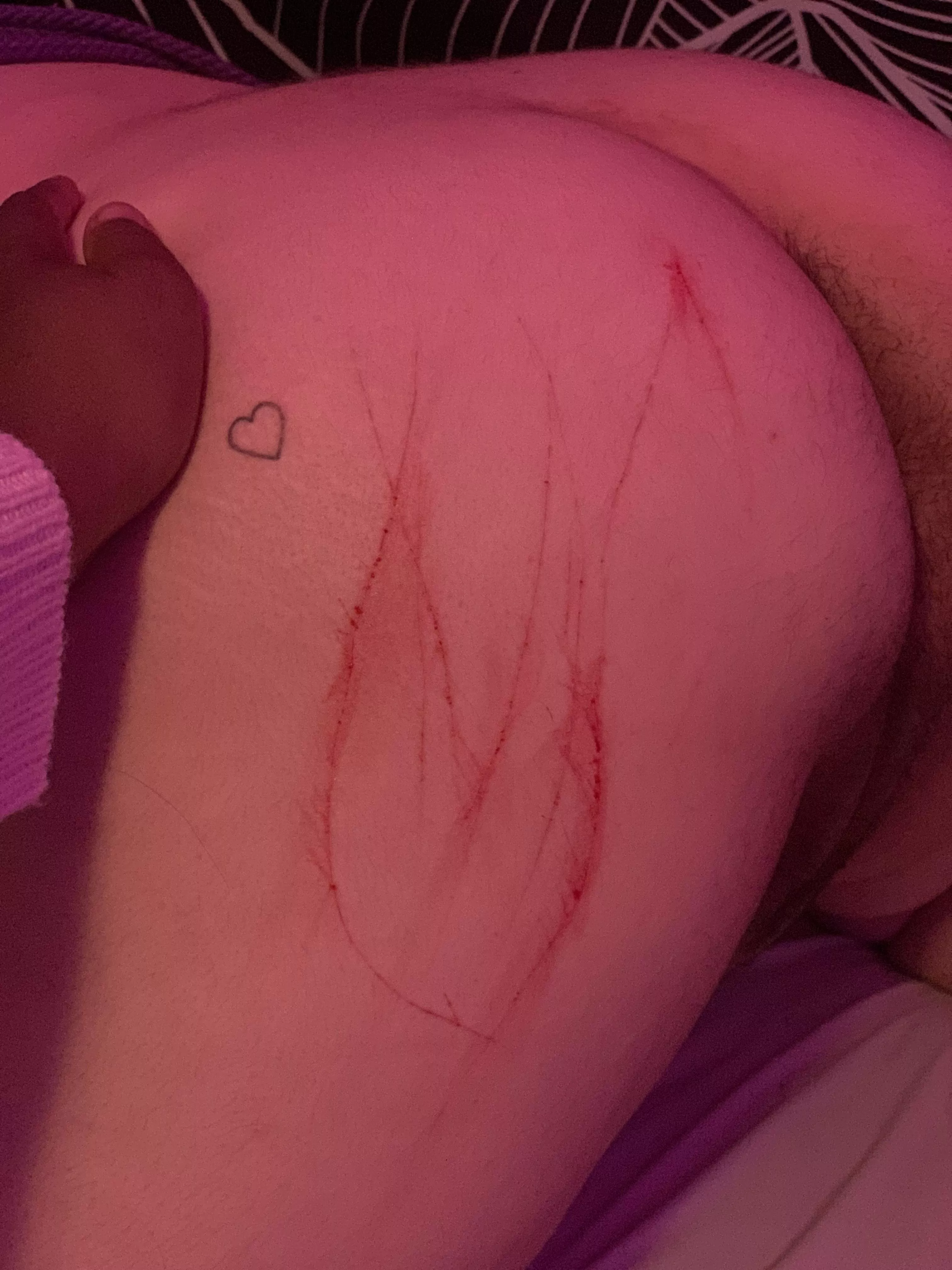 my Domme showed me her new knife tonight / light blood warning â™¡ [F]