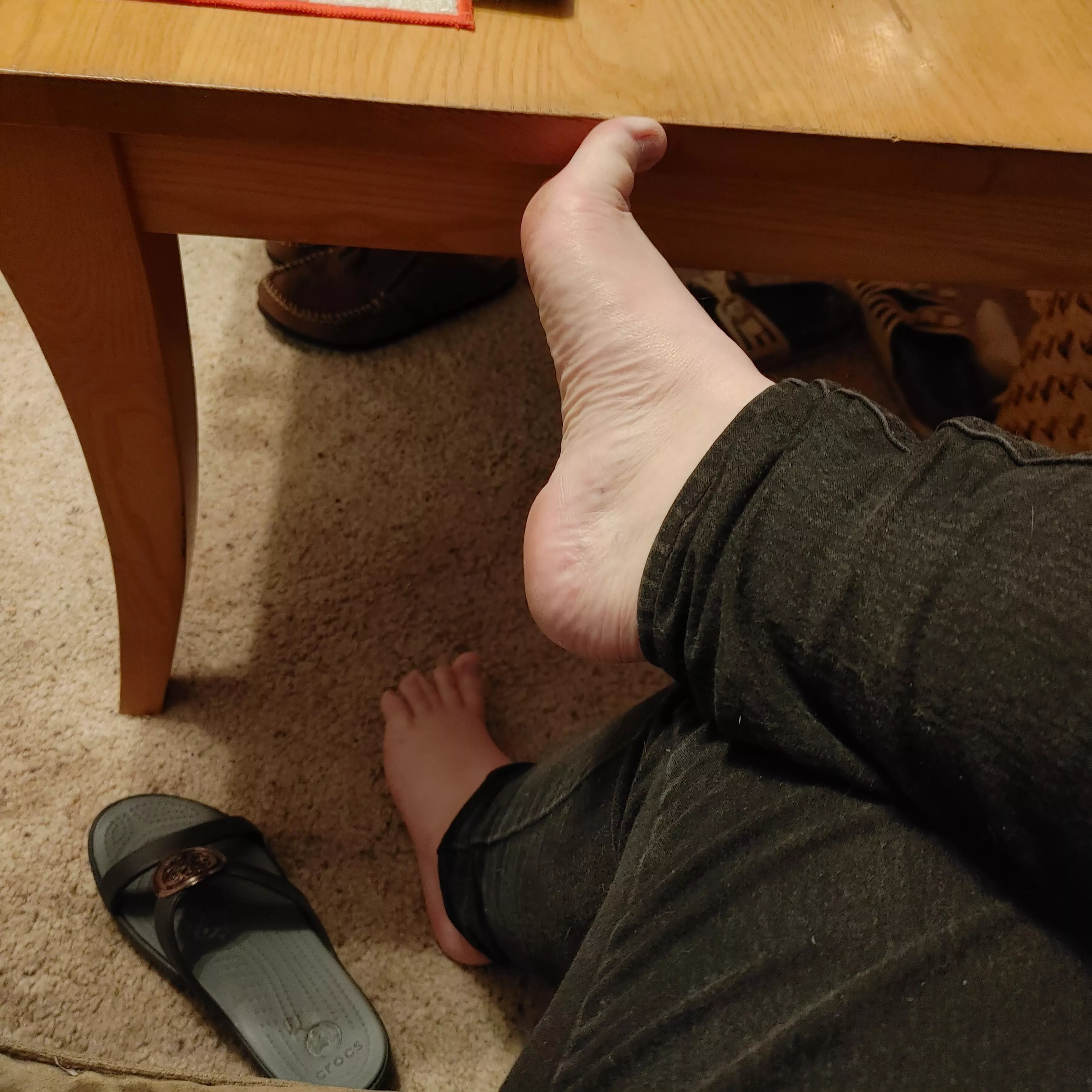 My feet want to experience your tongue on them.