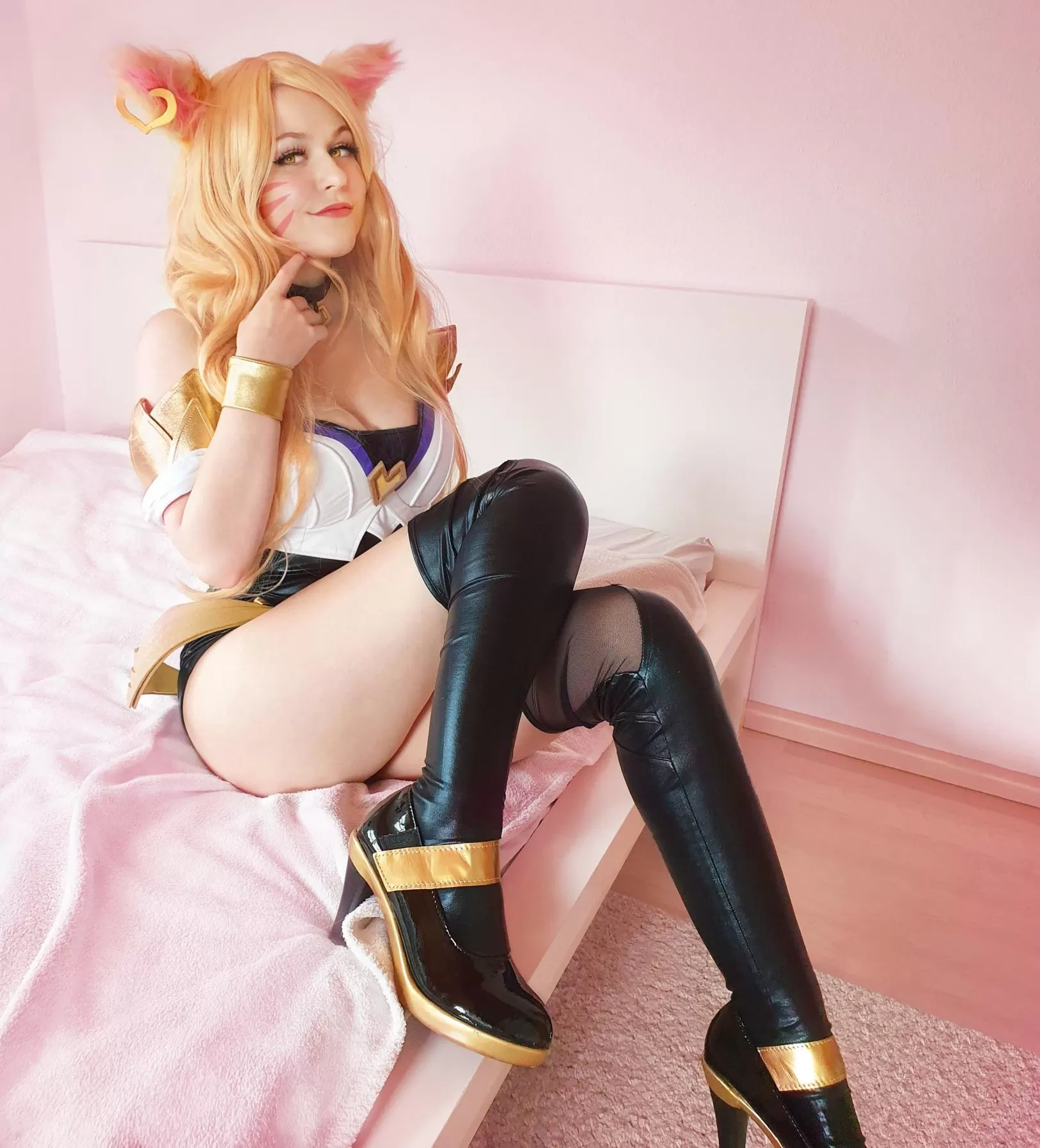 My first cosplay 💗 I hope you like my Ahri KDA impression! [Sheepiaa]