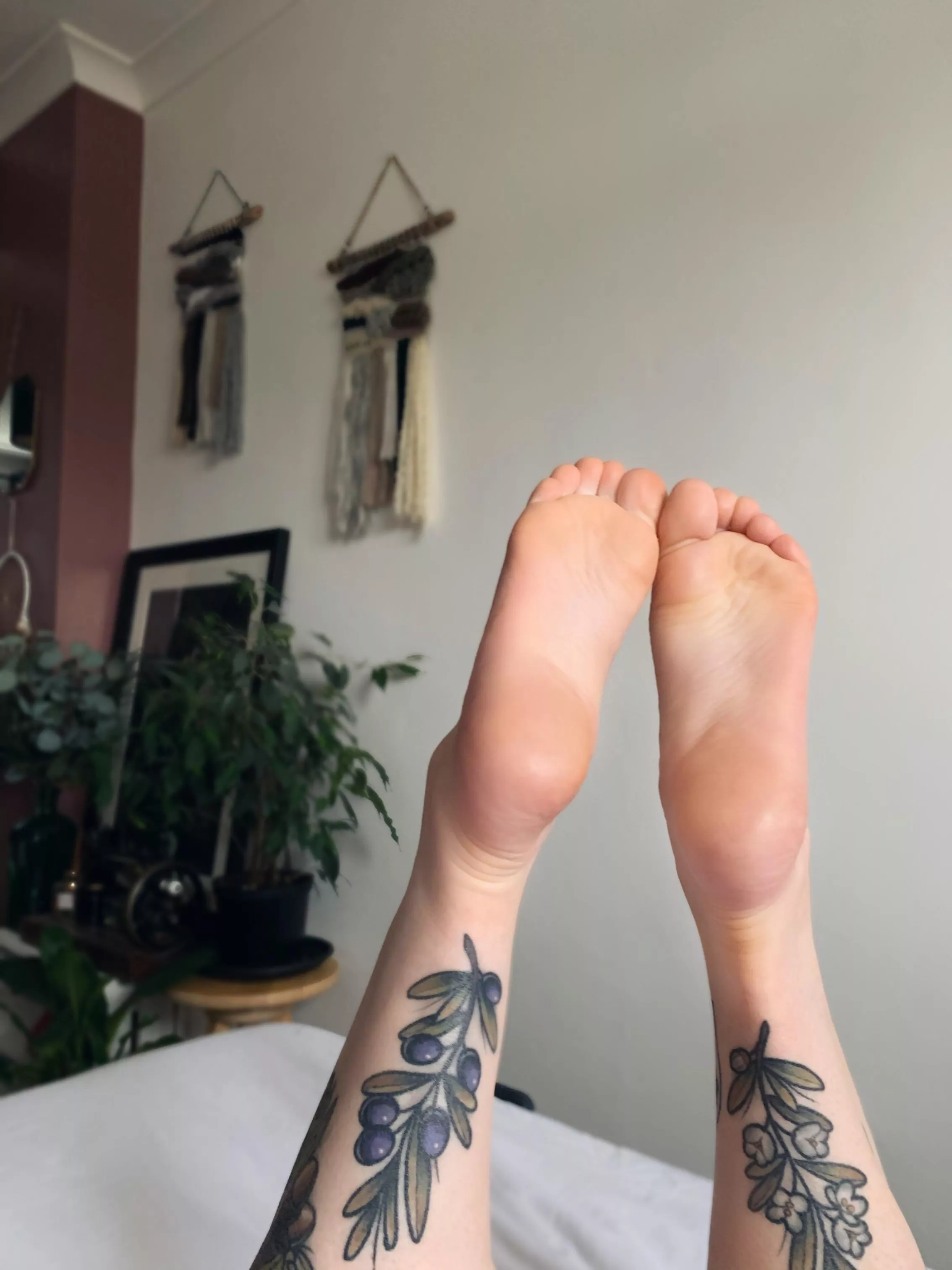 My first post here! Do you like my pink, soft soles? âœ¨