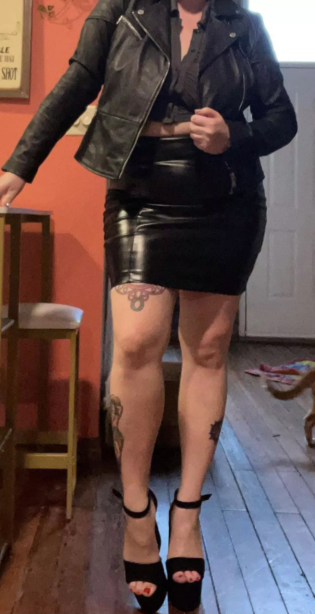 My friends 🔥🔥 leather skirt!