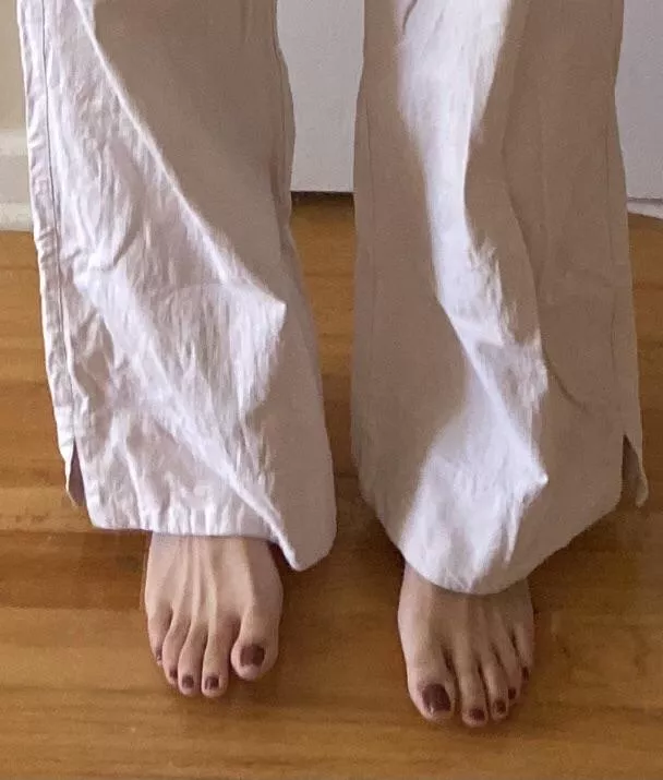 My friends perfect feet ðŸ¤¤