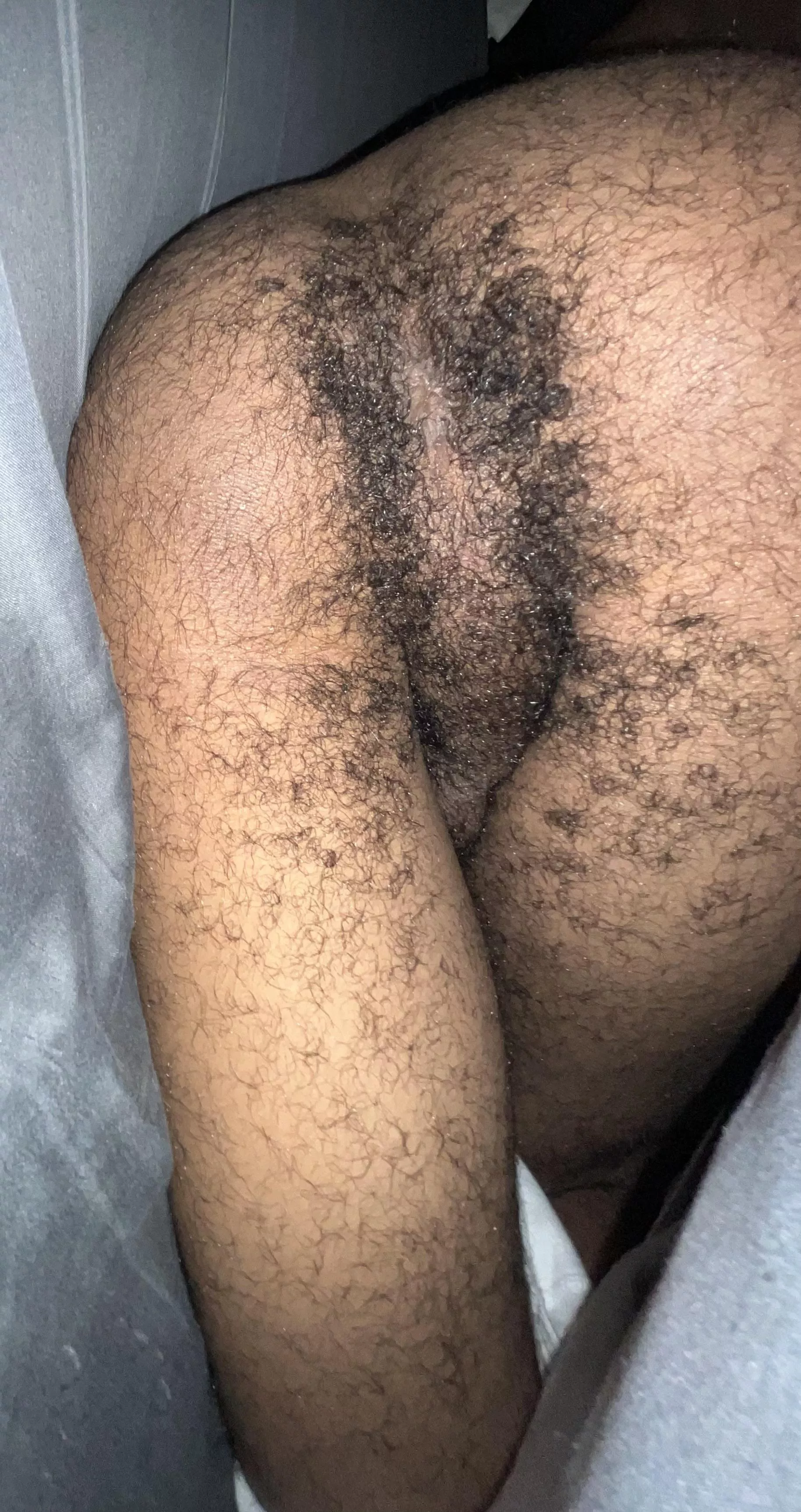 my hairy virgin ass needs some love 🙁