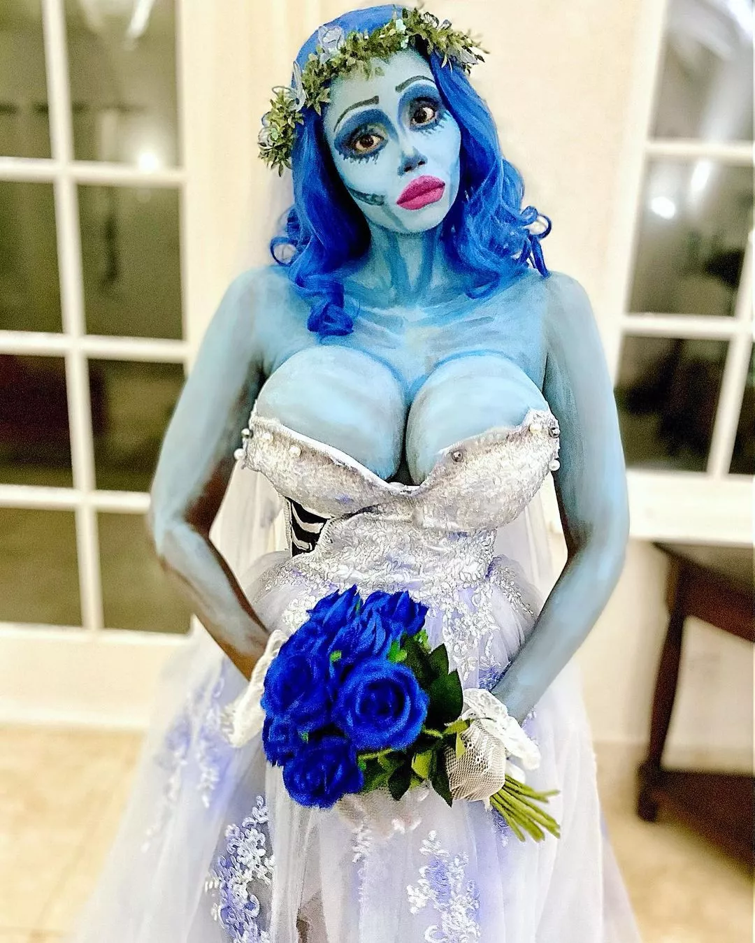 My mom as emily the corpse bride for Halloween 2021! The makeup came out quite fantastic! 💕