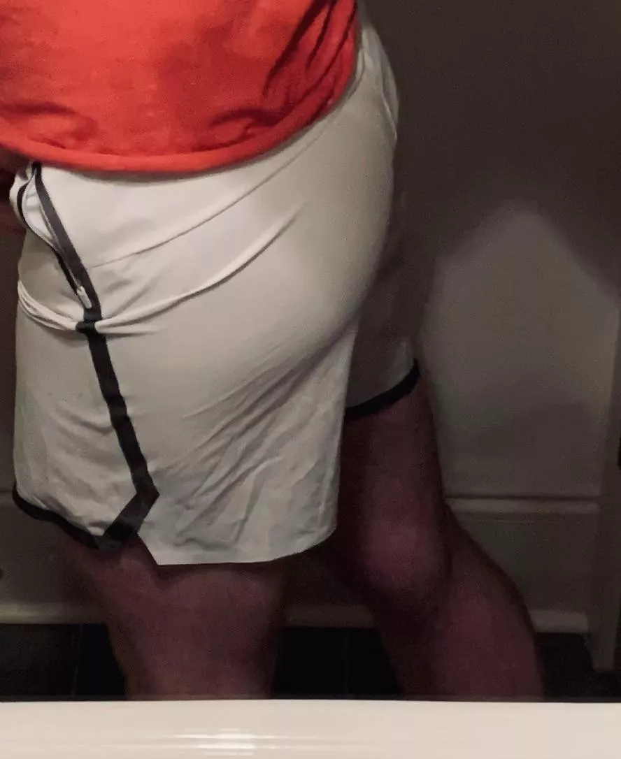 My new gym shorts show off my (ass)ets well. (M20)