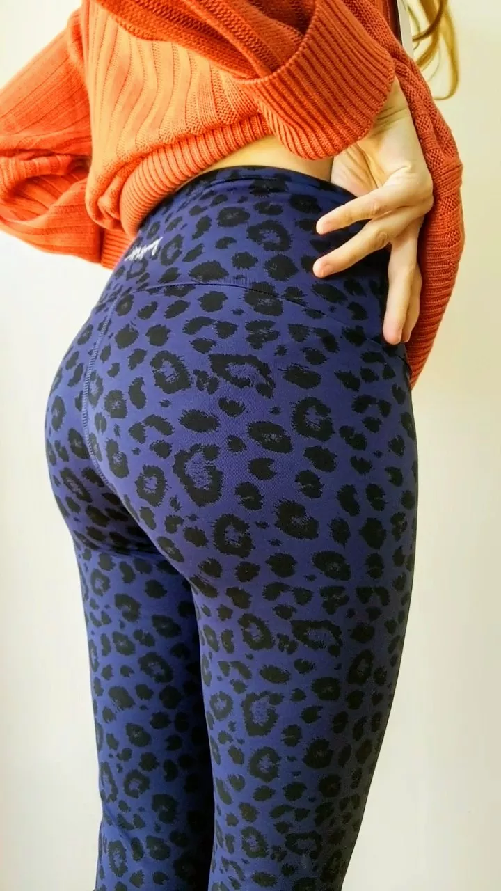 My new yogapants are pretty tight. Wanna help me out of it?